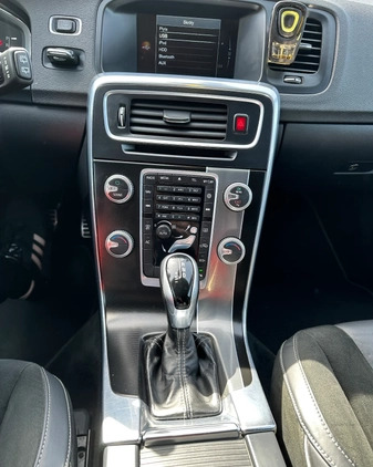 Volvo V60 cena 46500 przebieg: 260000, rok produkcji 2014 z Olsztyn małe 232